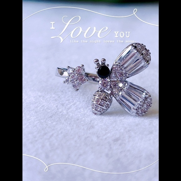 18K GP Bee 🐝 Ring